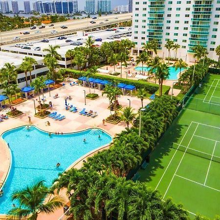 Sunny Isles Condo Very Close To The Beach With Amenities 서니아일스비치 외부 사진