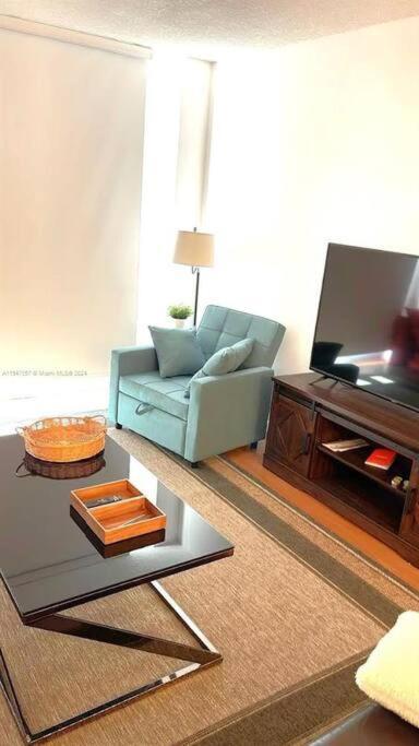 Sunny Isles Condo Very Close To The Beach With Amenities 서니아일스비치 외부 사진