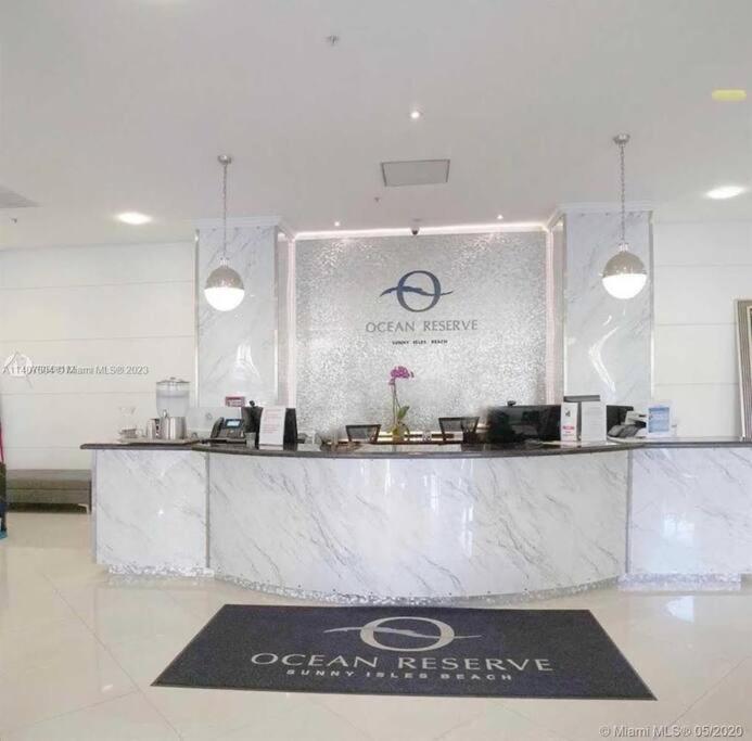 Sunny Isles Condo Very Close To The Beach With Amenities 서니아일스비치 외부 사진