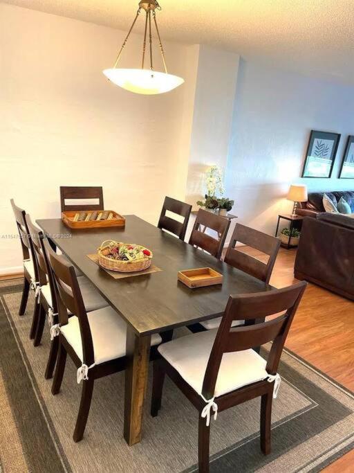 Sunny Isles Condo Very Close To The Beach With Amenities 서니아일스비치 외부 사진