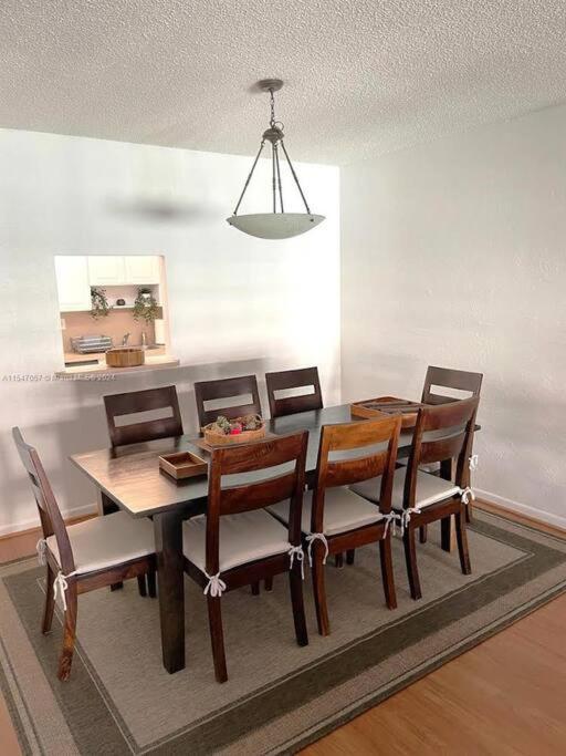 Sunny Isles Condo Very Close To The Beach With Amenities 서니아일스비치 외부 사진