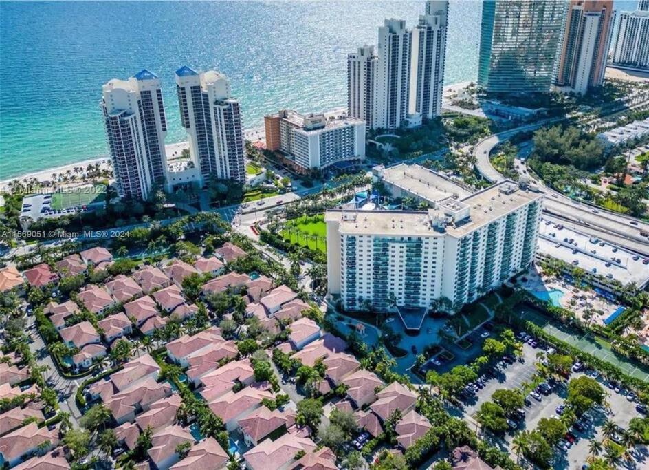 Sunny Isles Condo Very Close To The Beach With Amenities 서니아일스비치 외부 사진